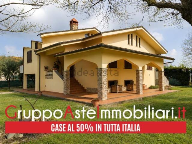 Case e ville in vendita di 174 m² in Via Stignanese