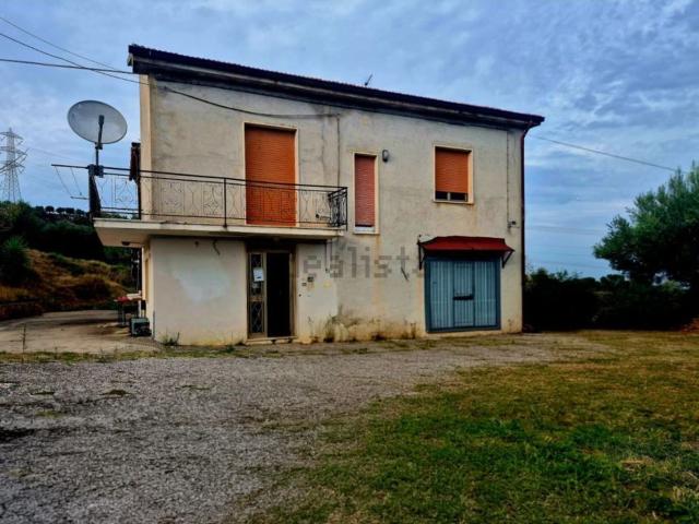 Case e ville in vendita di 174 m² in Contrada Colle dei Gesuiti, 24