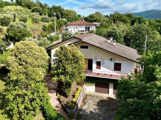 Case e ville in vendita di 175 m² in Via Colle Campanaro