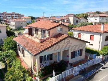 Case e ville in vendita di 175 m² in Via Gian Domenico Romagnosi