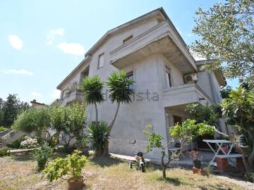 Case e ville in vendita di 175 m² in Via Giosuè Carducci, 14