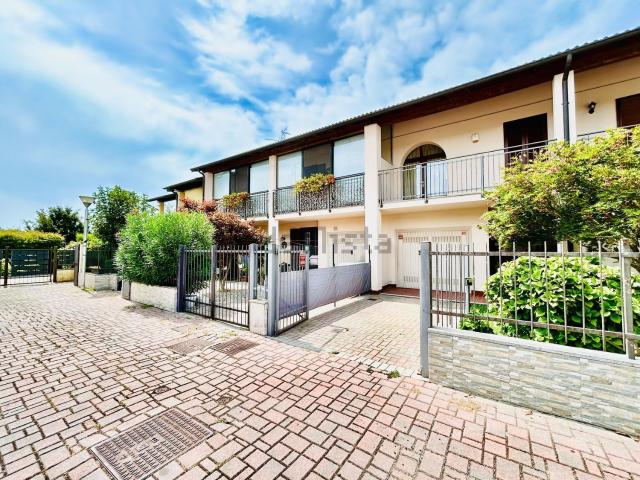 Case e ville in vendita di 175 m² in Via dei Salici, 4