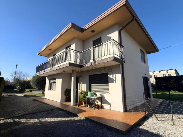 Case e ville in vendita di 175 m² in Via Evangelista Torricelli