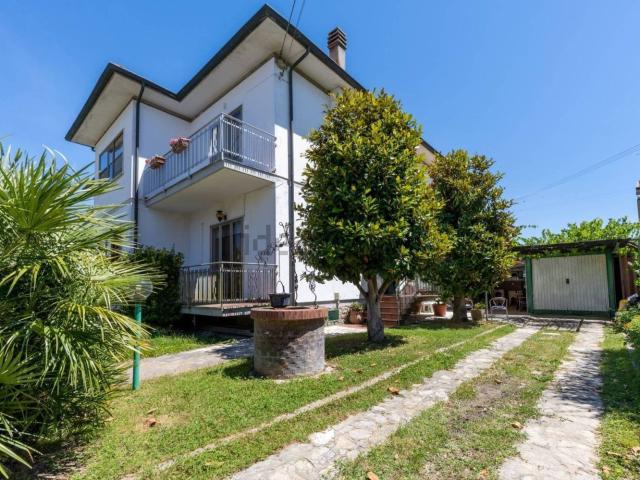 Case e ville in vendita di 175 m² in Via Livornese, 1253