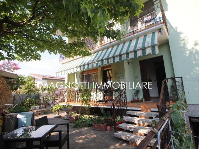 Case e ville in vendita di 175 m² in Via Monte Canin