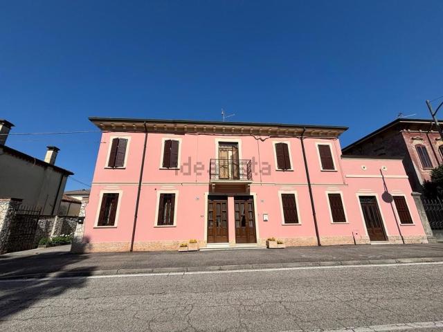 Case e ville in vendita di 175 m² in Via Roma, 34
