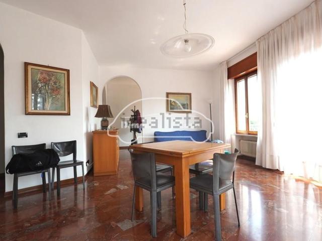 Case e ville in vendita di 175 m² in Via Romea Francesca, 55011