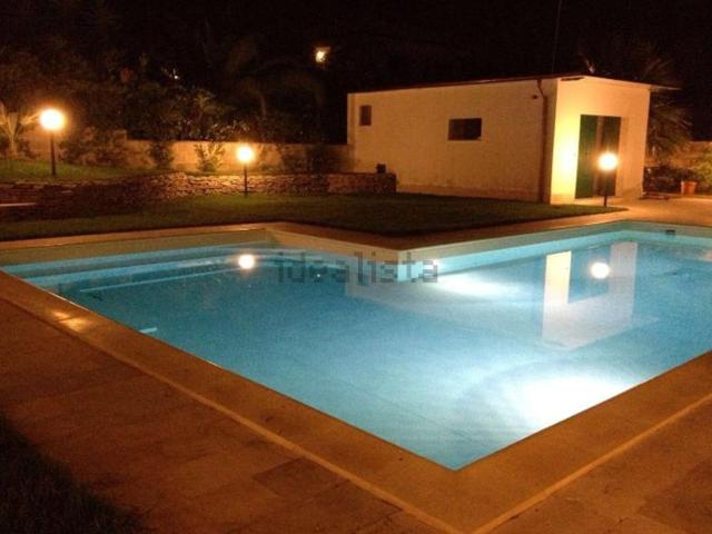 Case e ville in vendita di 175 m² in Viale delle Ginestre