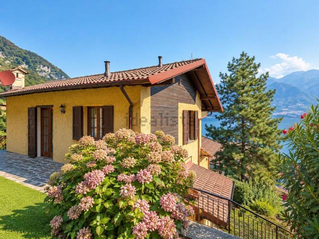 Case e ville in vendita di 175 m² in Viale San Ambrogio, 2