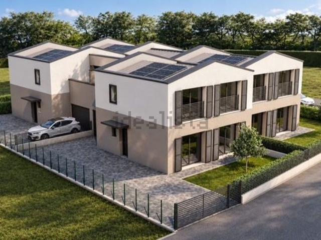 Case e ville in vendita di 175 m² in Strada Cava in Vigatto, 187