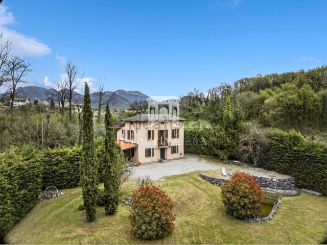 Case e ville in vendita di 176 m² in Via Bissinico
