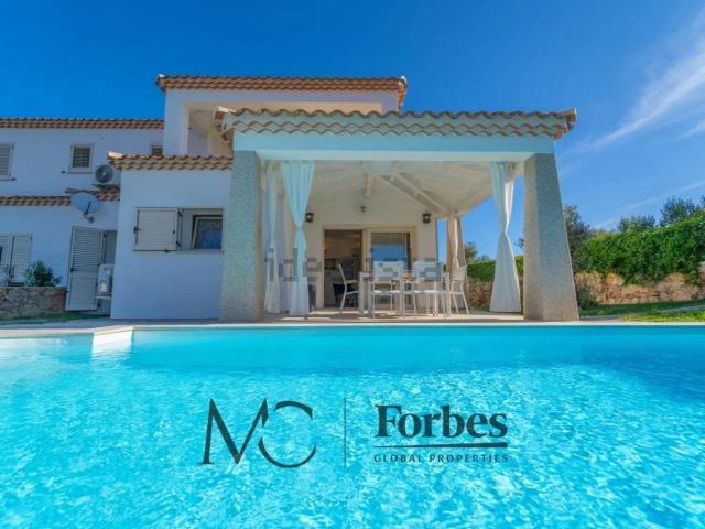Case e ville in vendita di 176 m² in Via del Tirreno