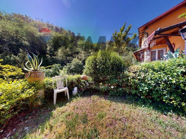 Case e ville in vendita di 176 m² in Via di Versona, 267