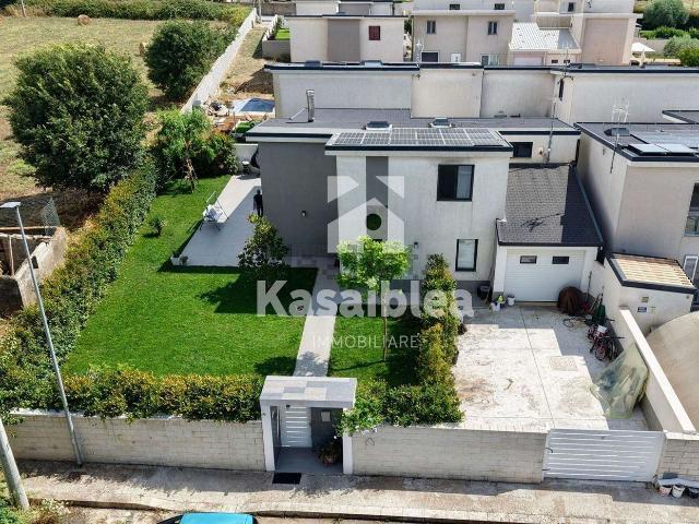 Case e ville in vendita di 176 m² in Via Romania, 15