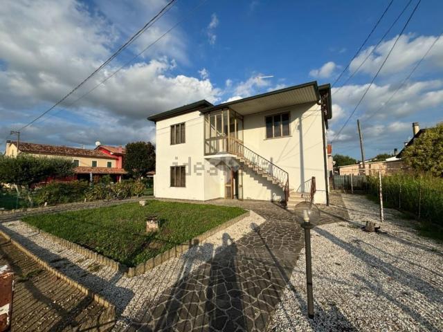 Case e ville in vendita di 176 m² in Via Trento, 1