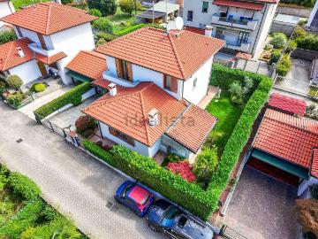 Case e ville in vendita di 177 m² in Via Alberto da Giussano, 26