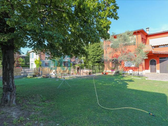 Case e ville in vendita di 177 m² in Via Giacomo Puccini, 12