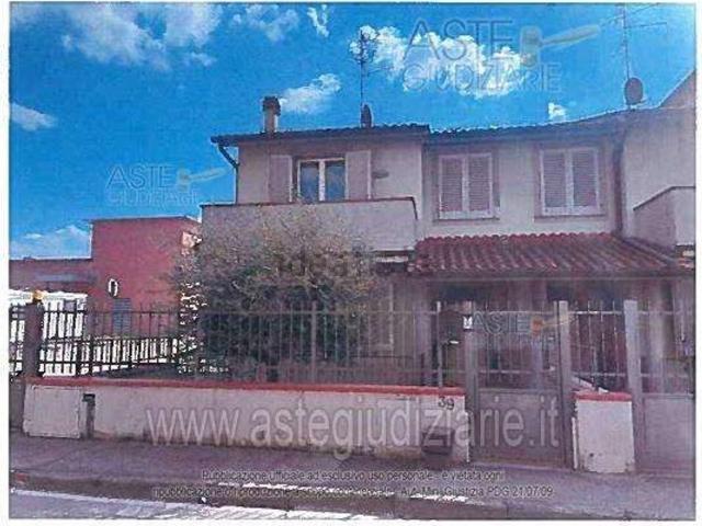 Case e ville in vendita di 177 m² in Via Giacomo Puccini, 39