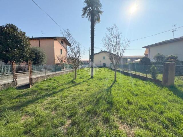 Case e ville in vendita di 177 m² in Via Parini, 1