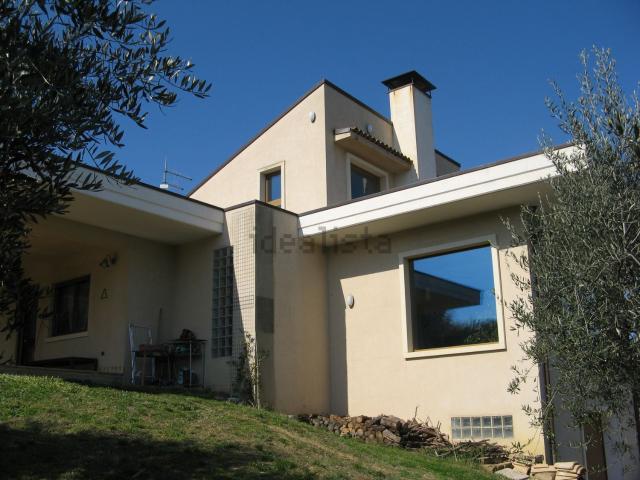 Case e ville in vendita di 177 m² in Contrada Collina