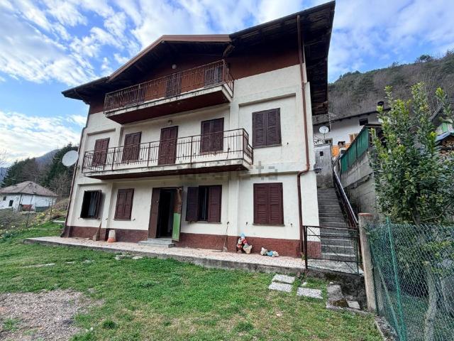 Case e ville in vendita di 177 m² in Frazione Roveredo