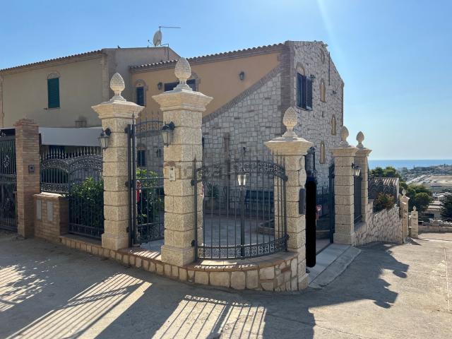 Case e ville in vendita di 177 m² in Strada Provinciale Licata Montesole