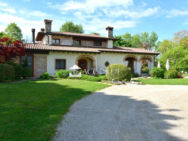 Case e ville in vendita di 178 m² in Via Roma