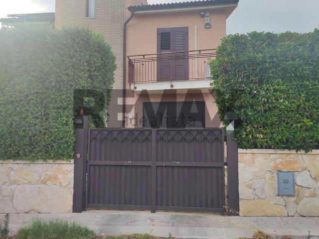 Case e ville in vendita di 178 m² in Traversa Sinerchia, 40