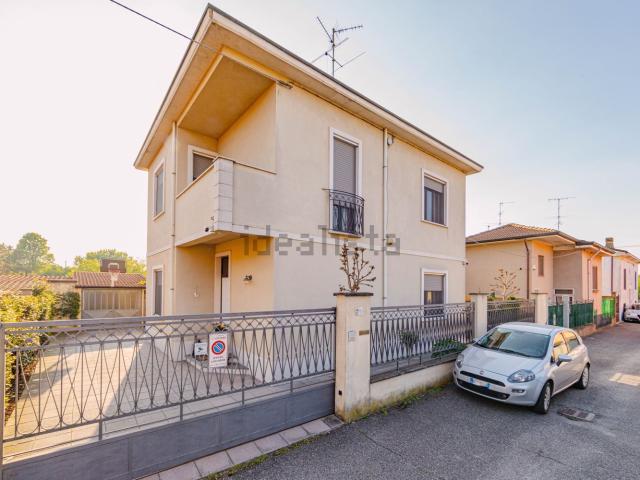 Case e ville in vendita di 178 m² in Via Canale Elena, 10