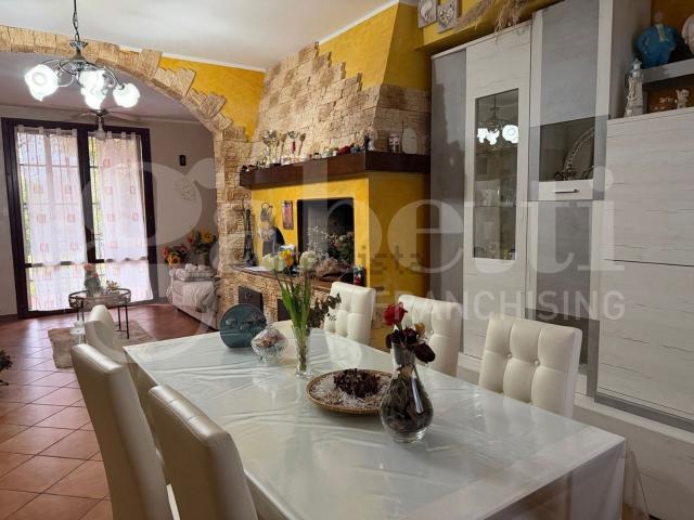 Case e ville in vendita di 178 m² in Via della Liberazione