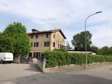 Case e ville in vendita di 178 m² in Via Luigi Einaudi, 19