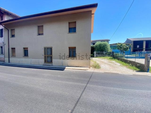 Case e ville in vendita di 178 m² in Via Stazione, 23