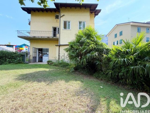 Case e ville in vendita di 179 m² in Via Andrea Malfatti