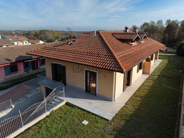 Case e ville in vendita di 179 m² in Via Baratonia, 13