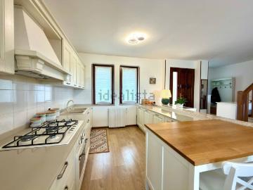 Case e ville in vendita di 179 m² in Via degli Olivi
