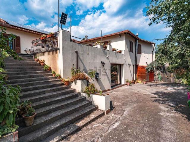 Case e ville in vendita di 179 m² in Via Sant&apos Anna, 166