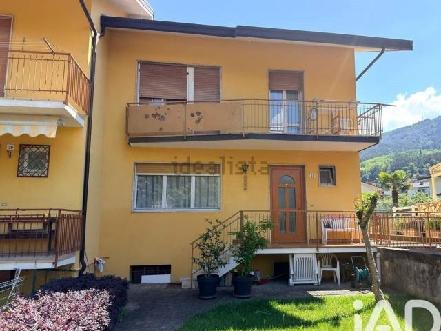 Case e ville in vendita di 179 m² in Via Pederzini, 31