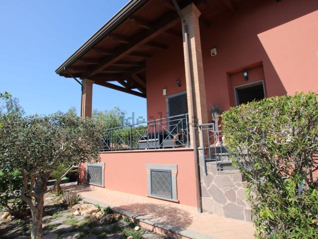 Case e ville in vendita di 179 m² in Via Rocco Paparella, 24