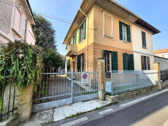 Case e ville in vendita di 179 m² in Via Trieste, 21