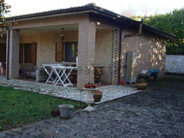 Case e ville in vendita di 179 m² in Contrada Colle Cuccitto