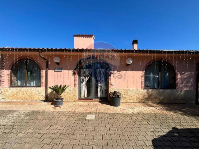 Case e ville in vendita di 179 m² in Contrada Costella, 38