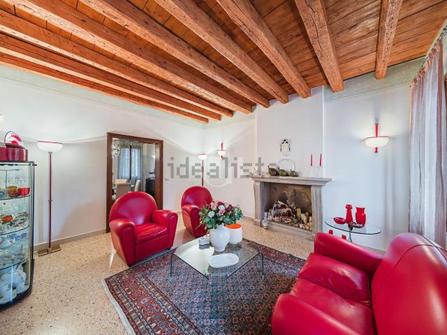 Case e ville in vendita di 1800 m²