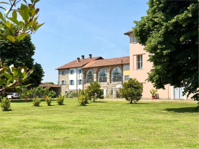 Case e ville in vendita di 1800 m²