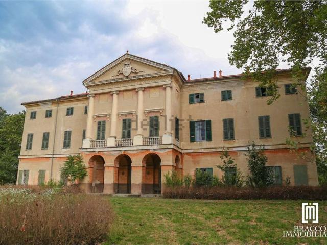 Case e ville in vendita di 1800 m²
