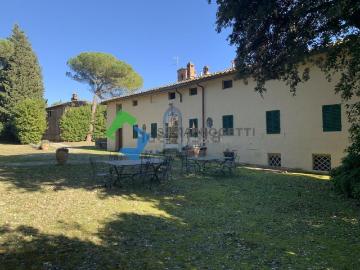 Case e ville in vendita di 1800 m² in Via Cassia Nord