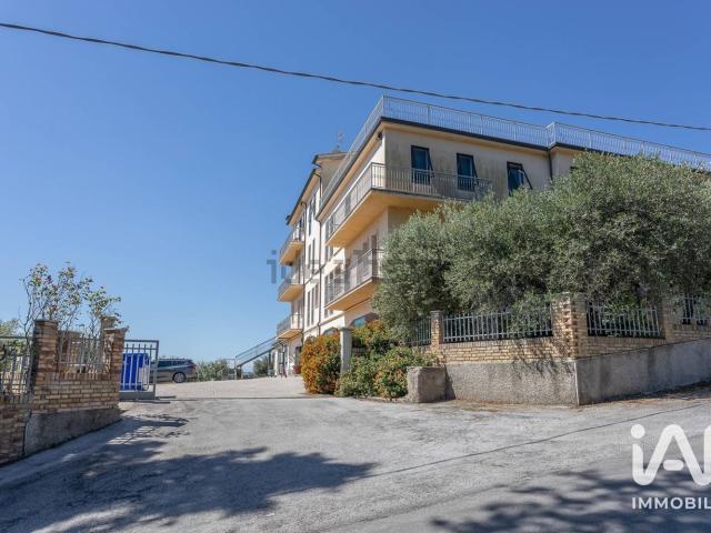 Case e ville in vendita di 1800 m² in Via San Girolamo, 7