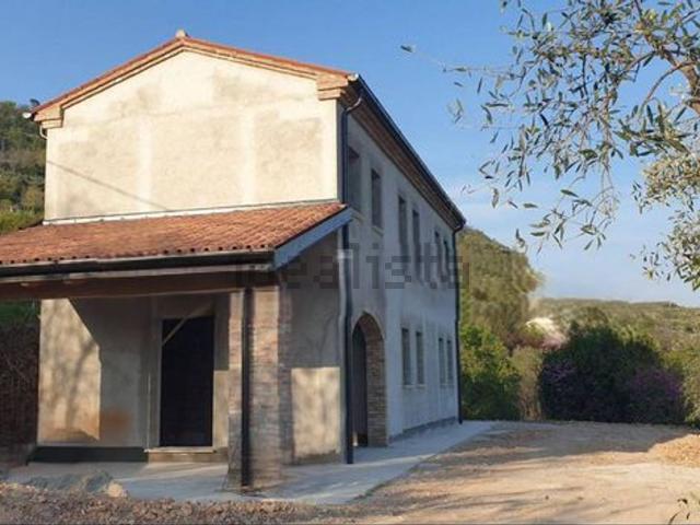 Case e ville in vendita di 180 m²