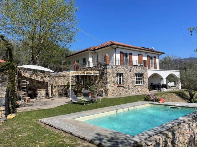 Case e ville in vendita di 180 m²