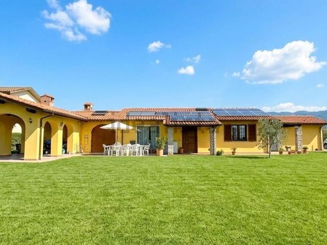 Case e ville in vendita di 180 m²