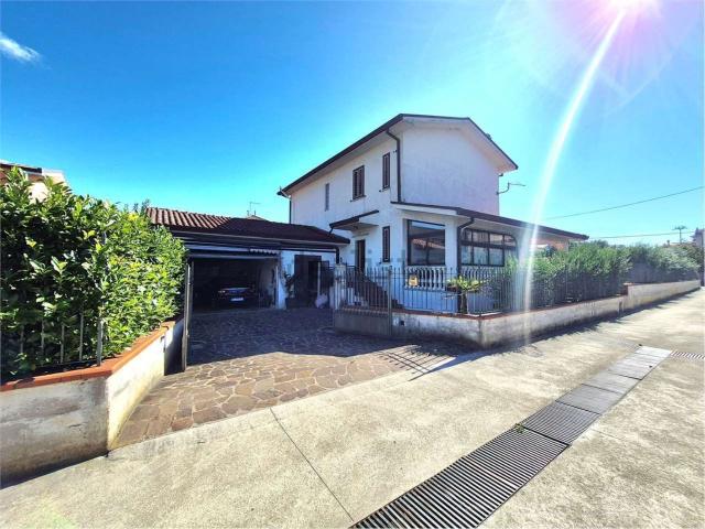 Case e ville in vendita di 180 m²